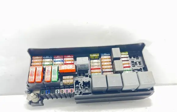 Mercedes-Benz ML W164 Fuse module A1645402372