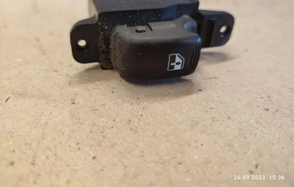 KIA Sportage Electric window control switch 9358028100