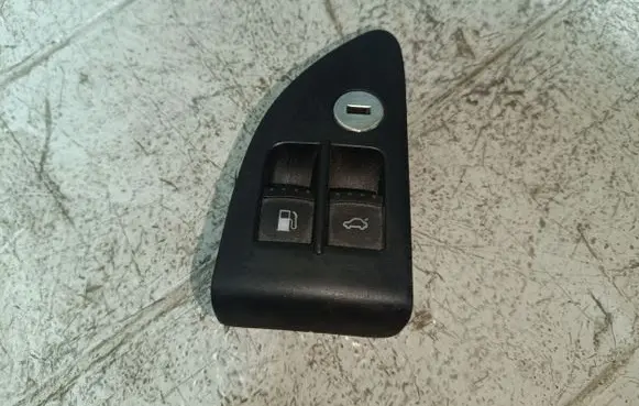 Tailgate opening switch