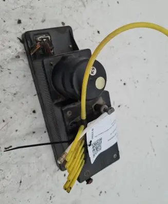 Mercedes-Benz E W210 Central locking vacuum pump 0132006338