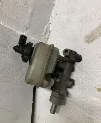 Master brake cylinder