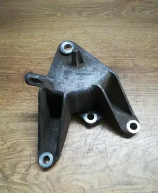 Opel Insignia A Engine mounting bracket 13228289