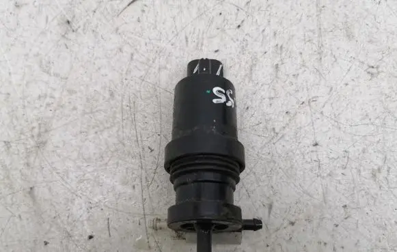 Mercedes-Benz B W246 W242 Windscreen/windshield washer pump 1017634 301101D
