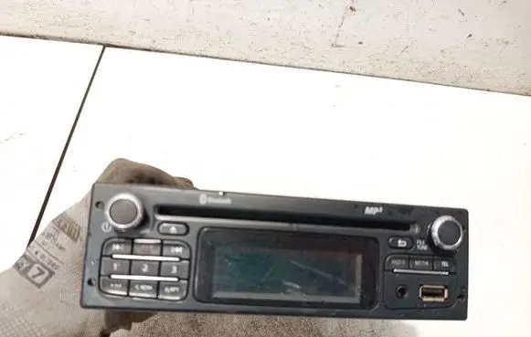 Dacia Logan I Radio/CD/DVD/GPS head unit