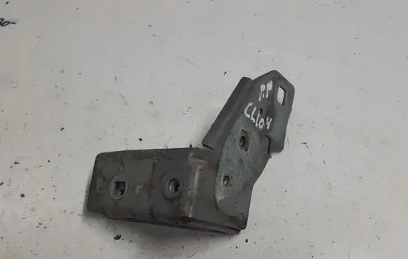 Renault Clio IV Fender mounting bracket