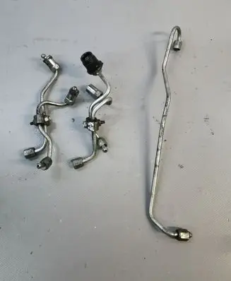 Toyota Corolla Verso E121 Fuel injector supply line/pipe 