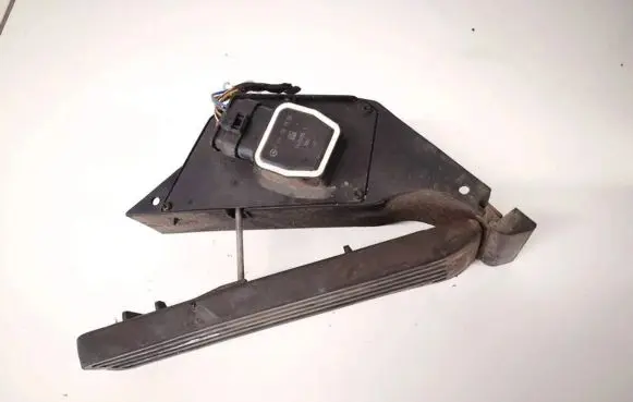 Mercedes-Benz C AMG W204 Accelerator throttle pedal a2043000004