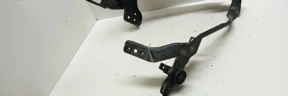 Mercedes-Benz C W204 Headlight/headlamp mounting bracket A2046200191 A2046200991