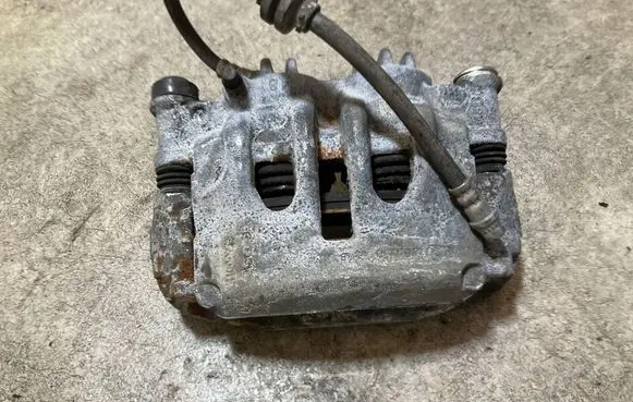 Renault Master III Front brake caliper 410100558R