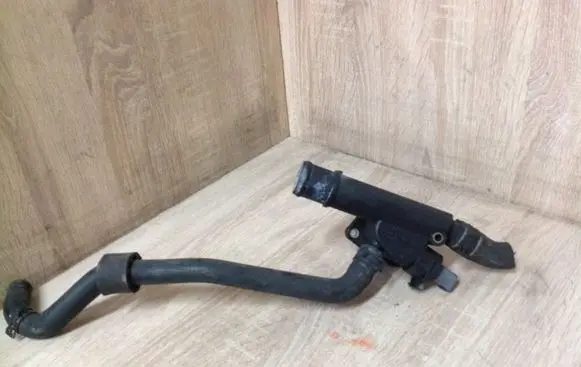 Engine coolant pipe/hose