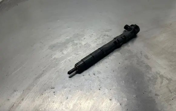 Volkswagen Polo V 6R Fuel injector 28231462 2824BE07R41 J7368D7JJ2