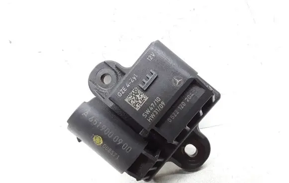 Mercedes-Benz E W212 Glow plug pre-heat relay A6519000900 0522120204