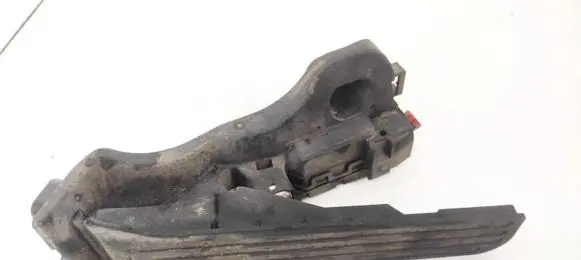 Accelerator throttle pedal