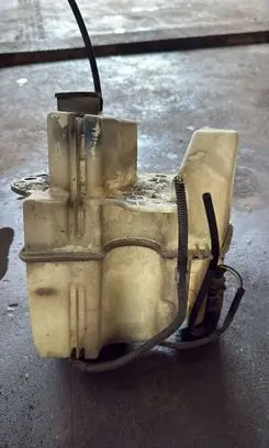 Volvo V70 Windshield washer fluid reservoir/tank 9178881