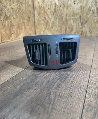 Rear air vent grill