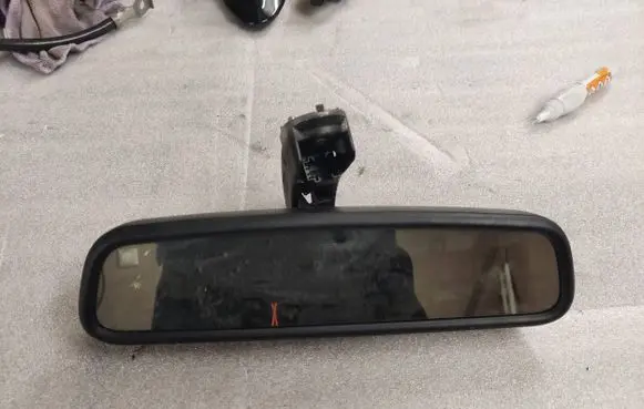 Rear view mirror (interior)