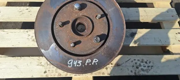 Front wheel hub