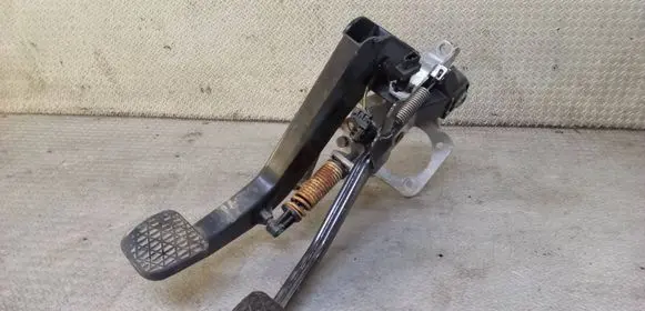 Mercedes-Benz E W210 Pedal assembly 