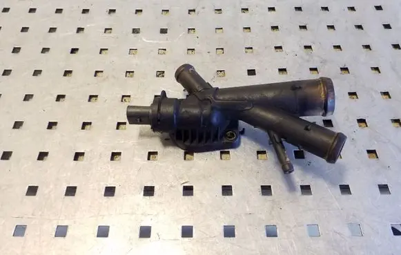 Volkswagen PASSAT CC Engine coolant pipe/hose 03L121131AA