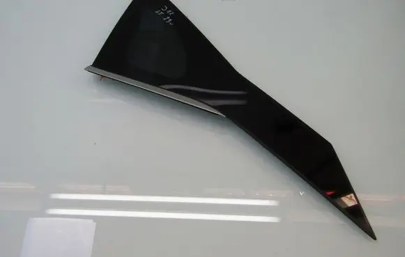 Nissan Qashqai J12 Front triangle window/glass 