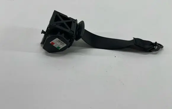 Rear seatbelt
