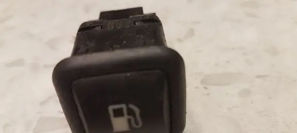Volkswagen PASSAT B5 Fuel tank opening switch 3B0959833A 03000310