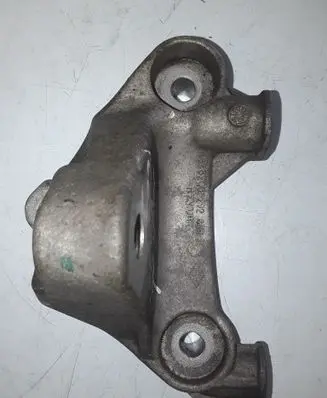 Engine mount bracket