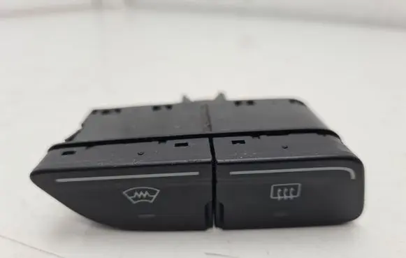 Ford Focus Windscreen/window heater switch AM5T18K574AB