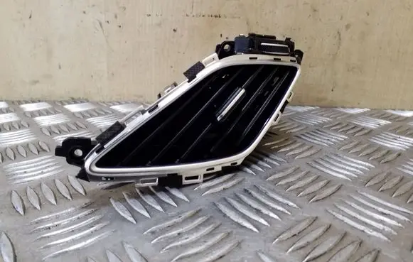 Hyundai i40 Dash center air vent grill 974103Z000