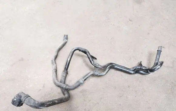 Volkswagen Touran II Engine coolant pipe/hose