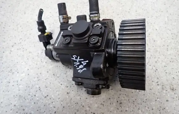 Suzuki SX4 Fuel injection high pressure pump 0445010156