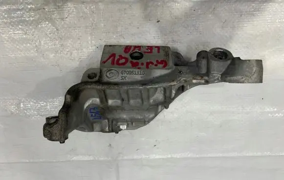 Alfa Romeo Giulia Engine mounting bracket 670051310