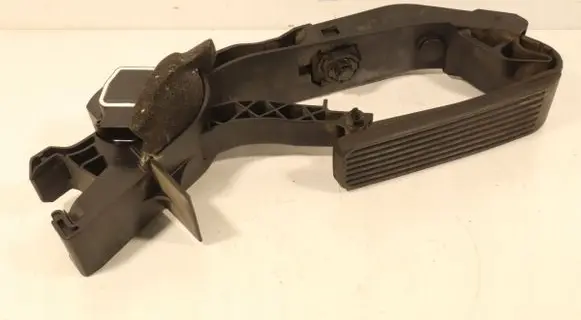 Mercedes-Benz CLS C219 Accelerator throttle pedal A2113000904