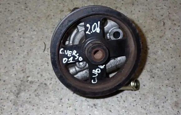 Toyota Corolla Verso E121 Power steering pump