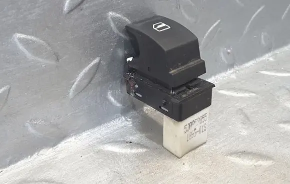 Skoda Superb B6 (3T) Electric window control switch 5J0959855