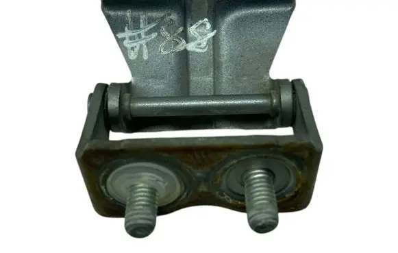 Subaru Outback Tailgate/trunk/boot hinge