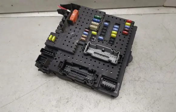 Volvo V70 Fuse module 8688264 12217789