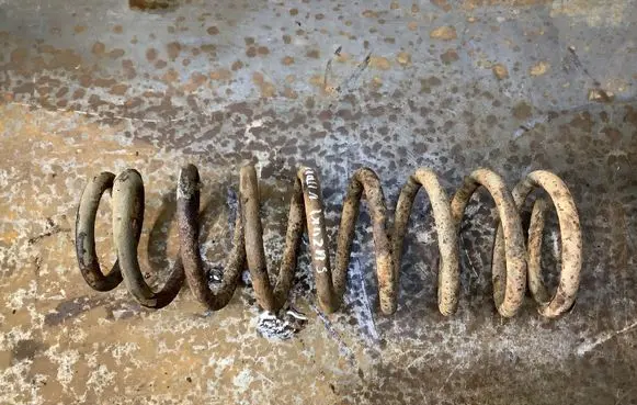 Suzuki Grand Vitara I Rear coil spring 