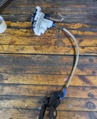 Ford Fiesta Front door lock 137953508D X1562A2AC11D 8A61A21812AD