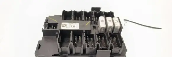 Cadillac Escalade Fuse module 15093837