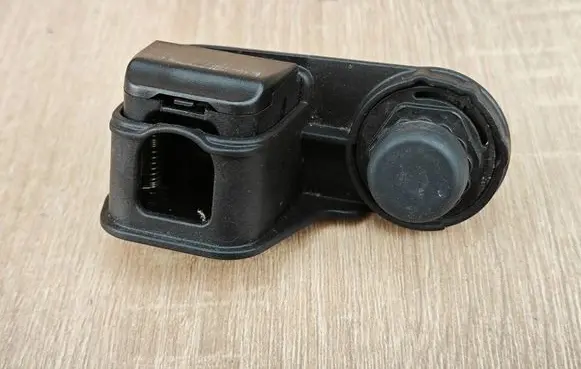 BMW 4 G22 G23 G24 G26 Tailgate check strap stopper 7441961