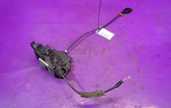 Renault Clio III Front door lock 
