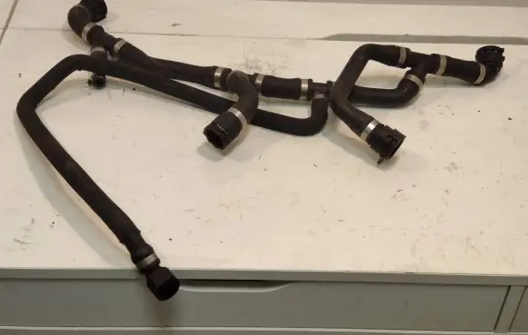 BMW 6 F12 F13 Coolant pipe/hose 2284288