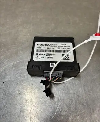 Honda CR-V Trunk lid opening control unit 39670-T1V-G012-M1