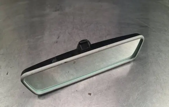 Volkswagen Caddy Rear view mirror (interior) E1021065