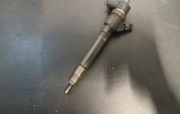 Volvo S60 Fuel injector 30750283
