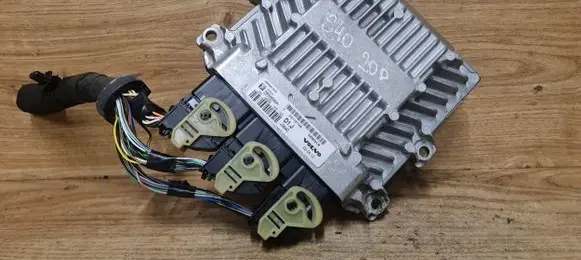 Volvo S40 Engine control unit/module 5WS40562A 31211071AA