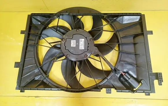 Mercedes-Benz C W203 Electric radiator cooling fan A2035400788 A2035001693