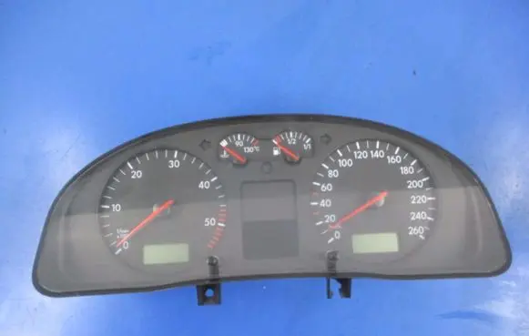 Volkswagen PASSAT B5 Speedometer (instrument cluster) 3B0920822A