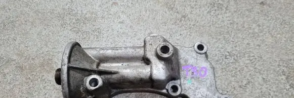 Nissan X-Trail T30 Oil filter mounting bracket